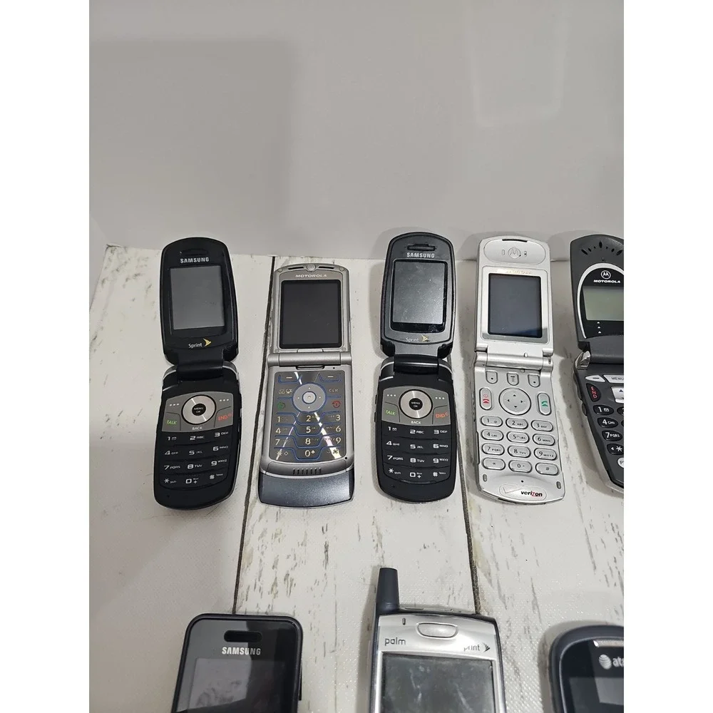 Vintage Cell Phone Lot of 13 Nokia Motorola  Samsung Sprint PCS Untested